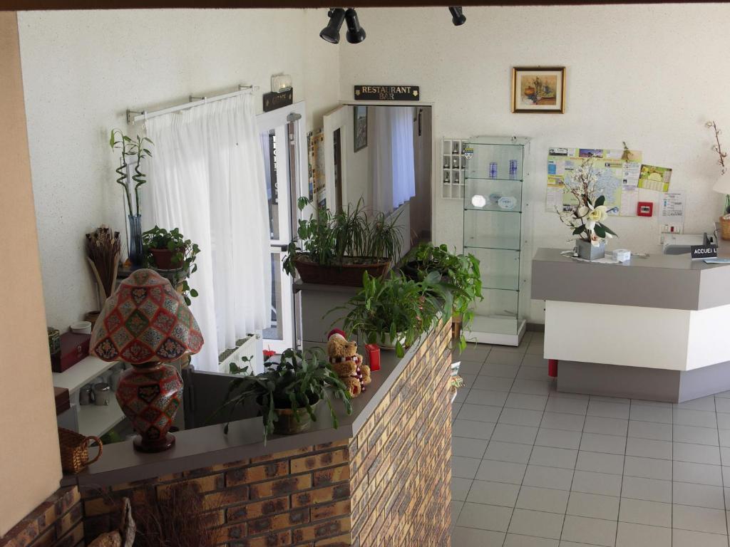 Hotel Du Commerce Tronget Zewnętrze zdjęcie