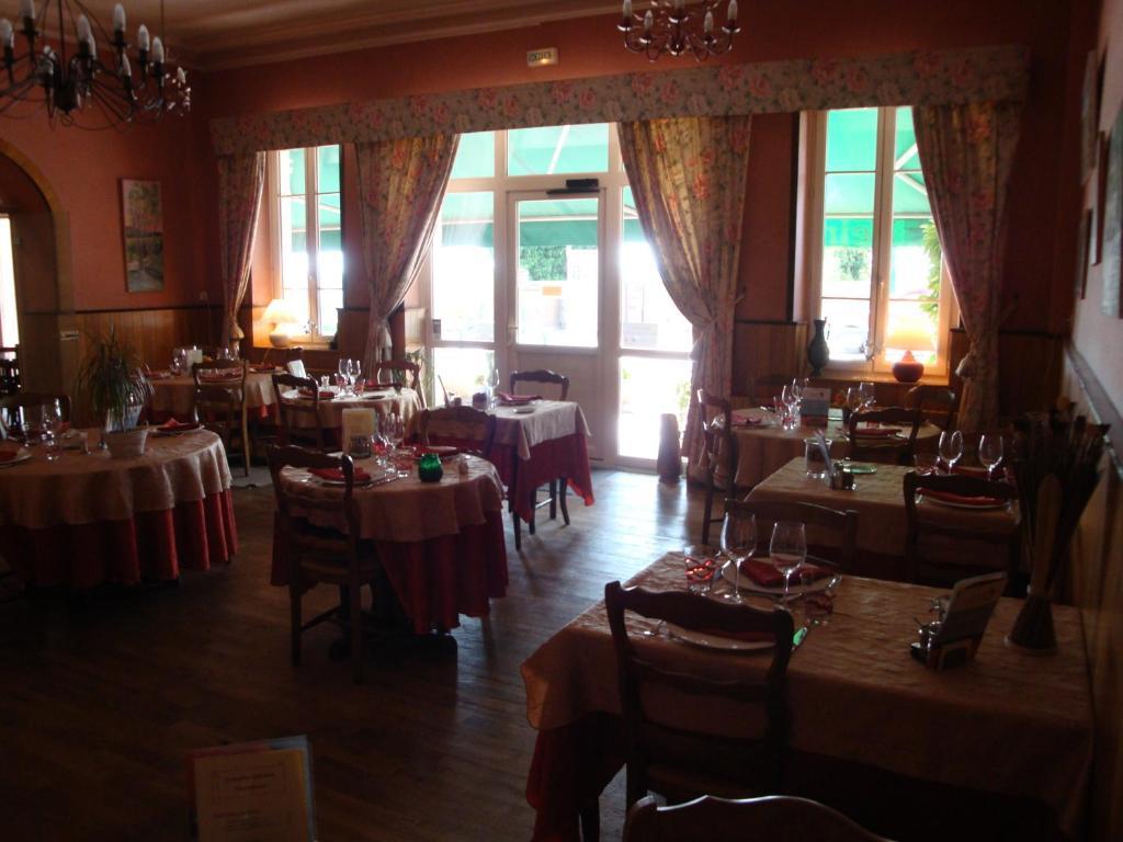 Hotel Du Commerce Tronget Zewnętrze zdjęcie